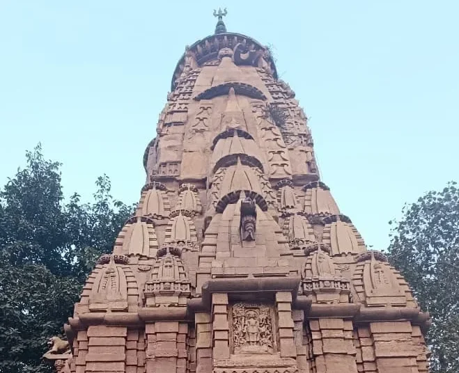 The historic stone spire of Kardameshwar Mahadev Temple, the first night stop on the Panchkoshi Yatra in Varanasi.